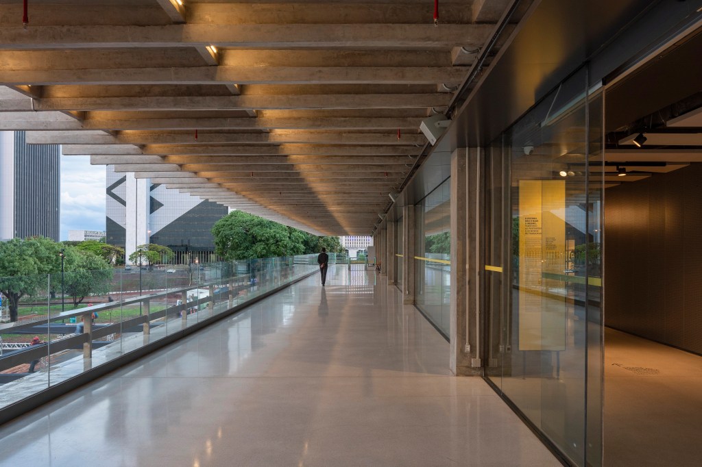 Gustavo Penna ‘reinventa’ edifício desenhado por Niemeyer em Brasília
