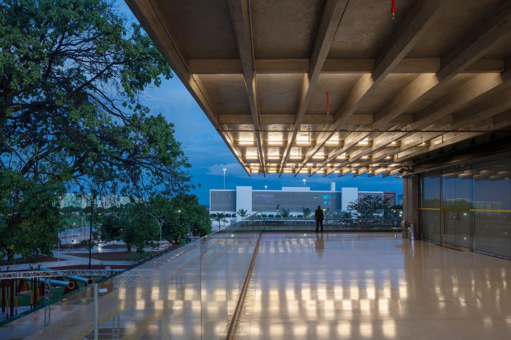 Gustavo Penna ‘reinventa’ edifício desenhado por Niemeyer em Brasília