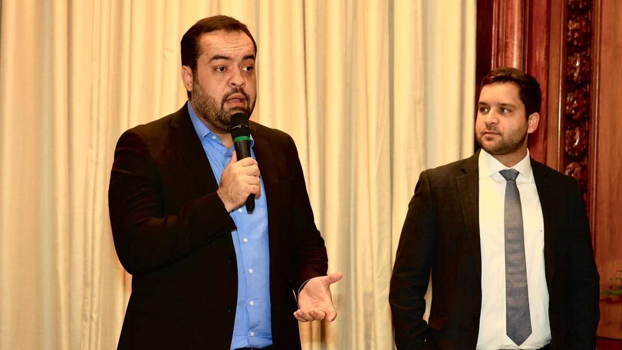 Claudio Castro em evento de fim de ano para jornalistas