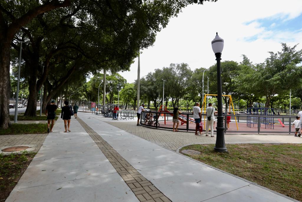 Glória: nova praça Edson Cortes foi totalmente remodelada