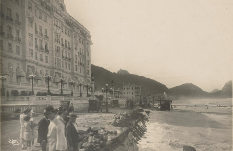 Foto mostra Copacabana Palace em 1925