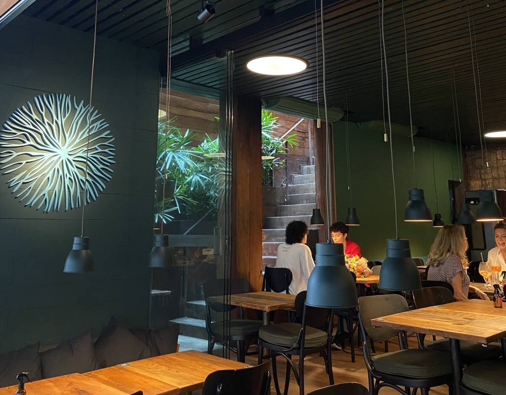 Restaurante ViaSete reabre após incêndio em Ipanema