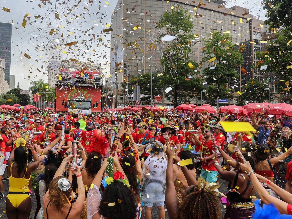 Rio de Janeiro 'renasce' com a volta do carnaval de rua - Jornal