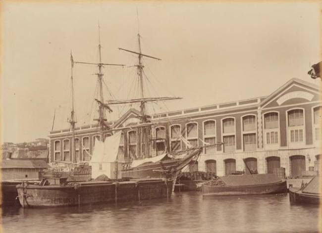 Foto de Marc Ferrez de Embarcações nas Docas D. Pedro II, em 1885