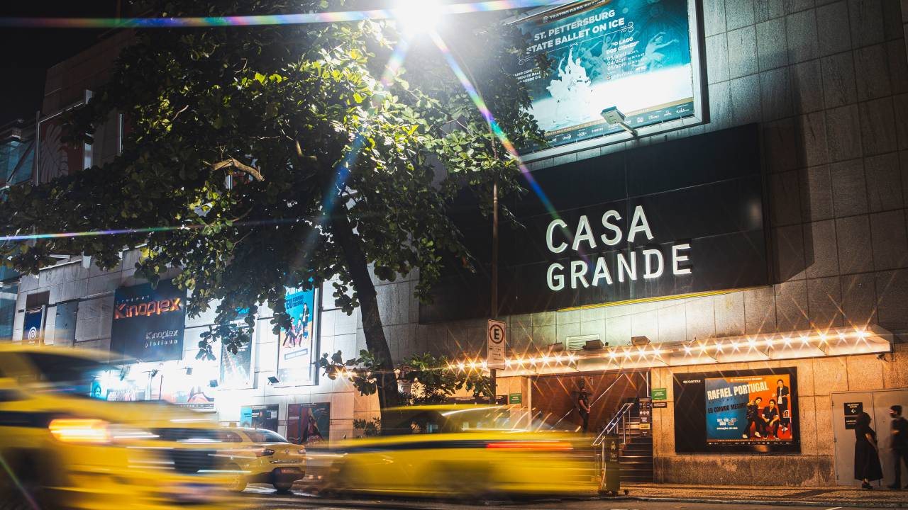 Foto mostra fachada do Teatro Casa Grande