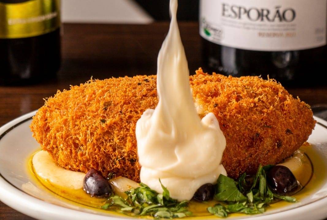 Gruta São Sebastião: bolinhos com queijo serra da estrela e chopes na promoção