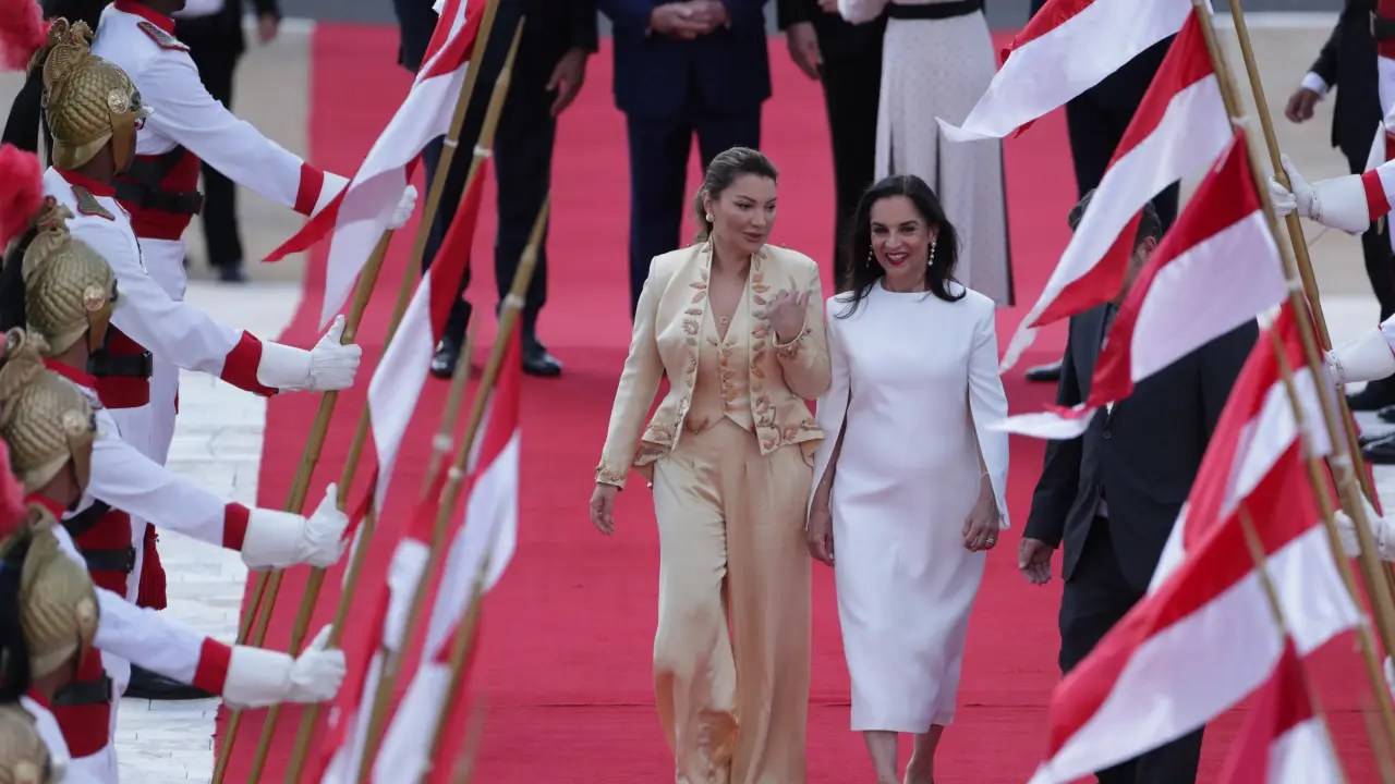Após críticas, Imperatriz convida Janja para desfilar no Carnaval 2023