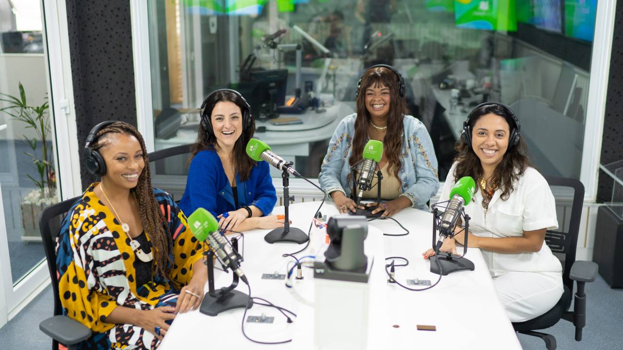Adriana Couto, Lívia Nolla, Tássia Reis e Fabiane Pereira nos estúdios da Novabrasil FM