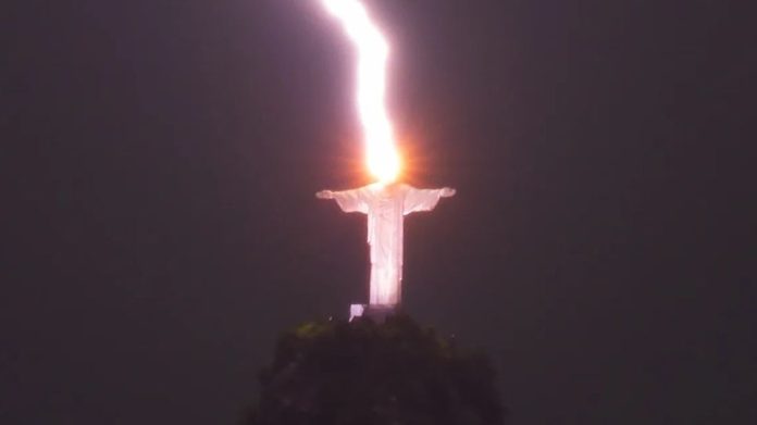 Cristo Redentor: após ser atingido por raio, inspeção constata que não houve danos ao monumento.