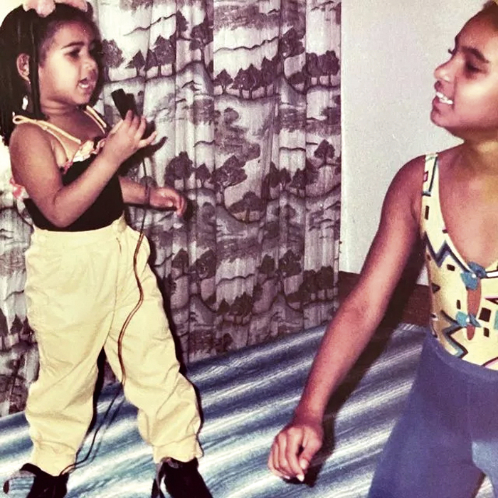 anielle-arquivo-pessoal-copy.jpg Anielle e Marielle crianças na casa da família, na Maré: história das irmãs virou livro -