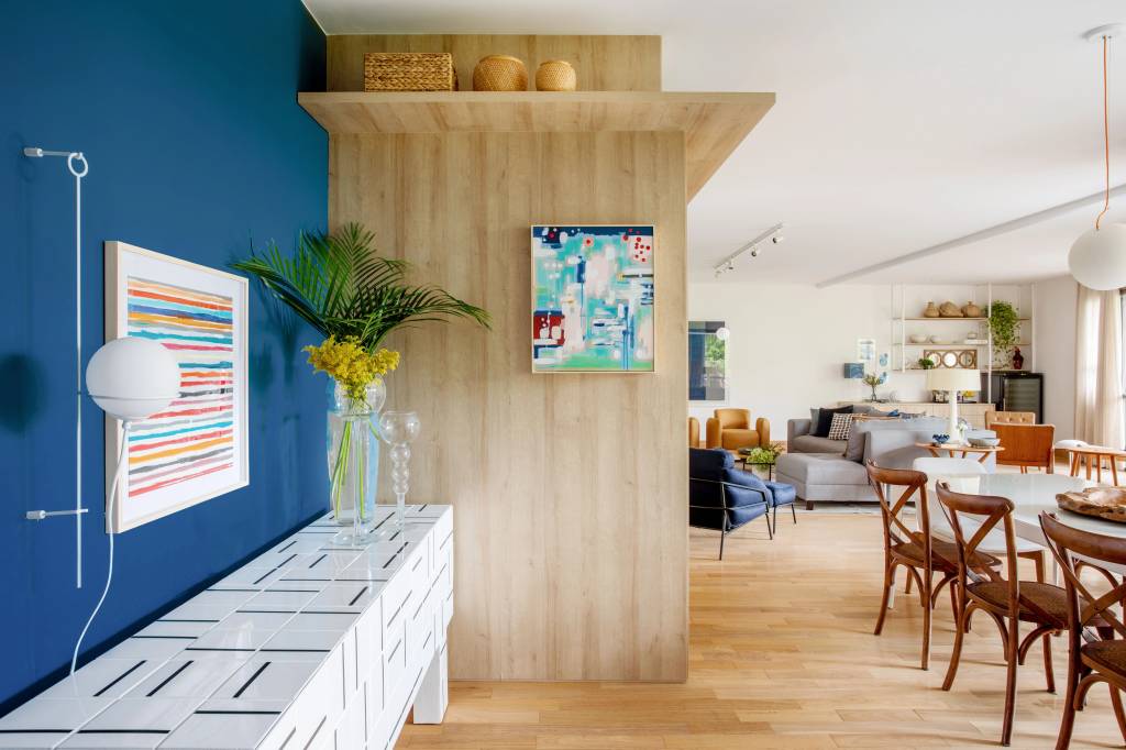 apartamento-carioca-230-m2-ganha-cara-de-casa-para-a-familia-ricardo-melo-rodrigo-passos-sala-jantar12 Apartamento de 230 m² ganha cara de casa para a família carioca