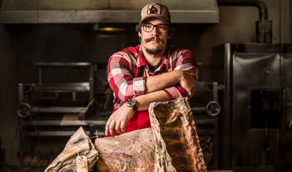 Mago da brasa vem ao Rio para comandar churrasqueira no Leblon