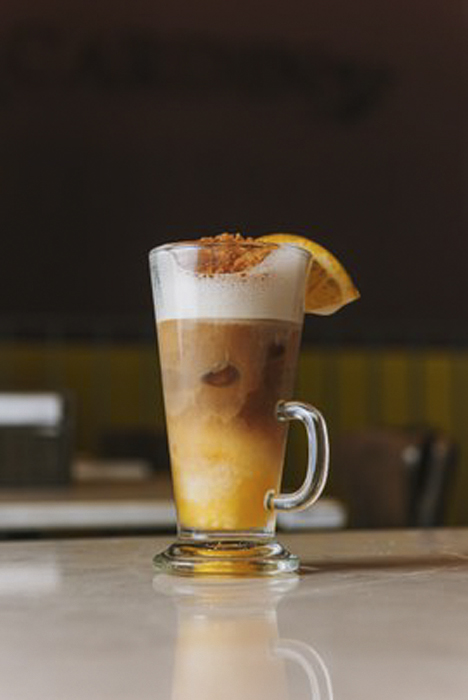 Cardin-café-com-laranja.jpg Cardin