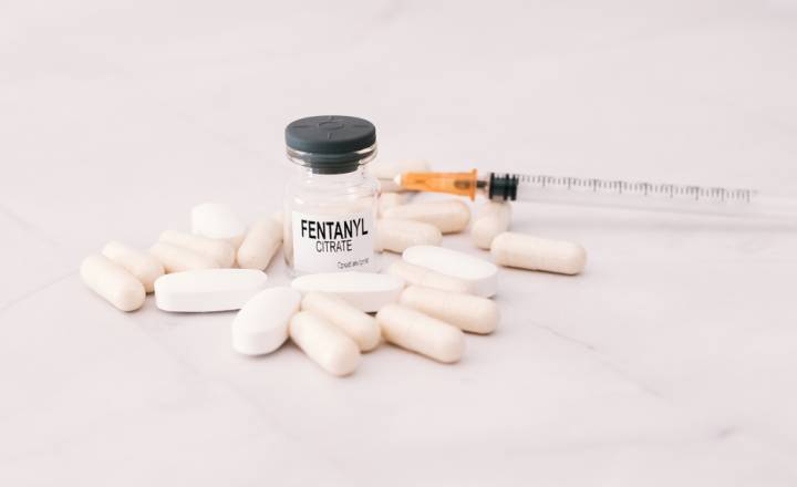 Uso indevido de fentanil pode causar dependência e levar à morte