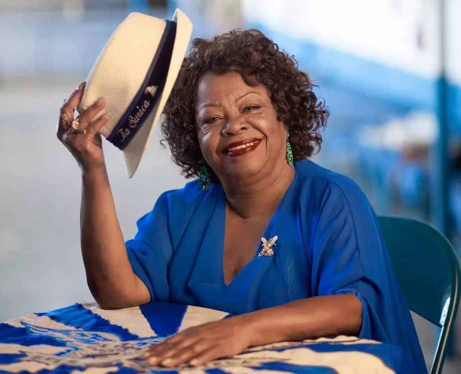 Panela no fogo: tradicional feijoada da Tia Surica ocupa o Teatro Rival