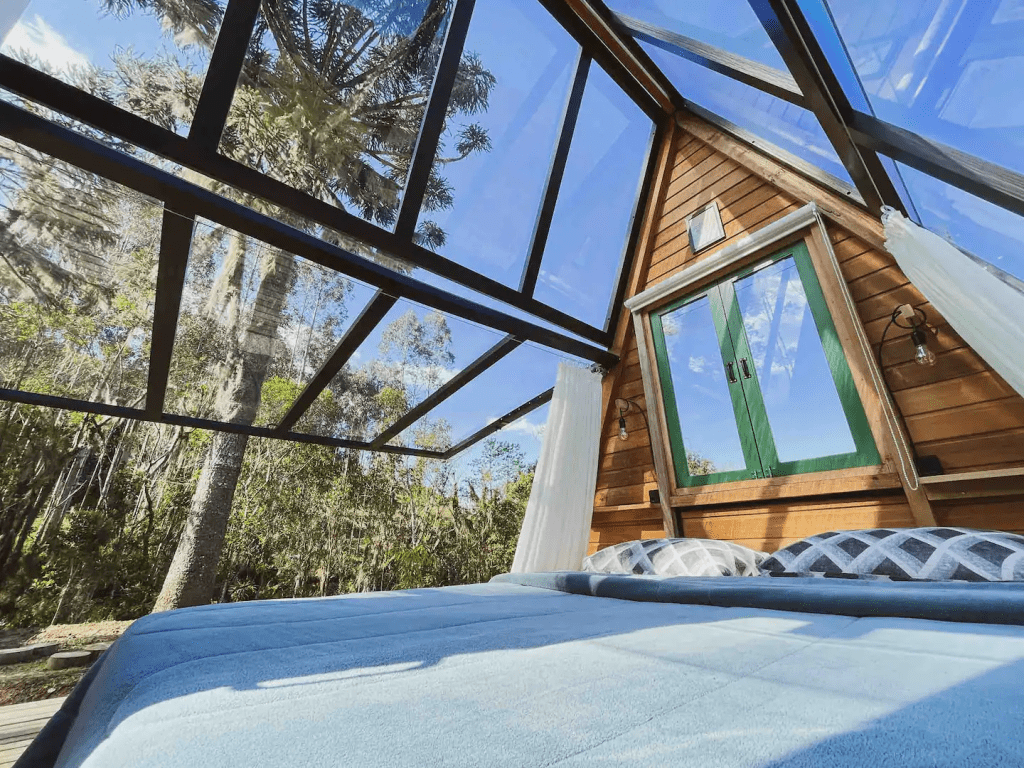 Cabana-transparente-em-frente-ao-Soldados-Sebold 6 casas de campo brasileiras super aconchegantes disponíveis no Airbnb
