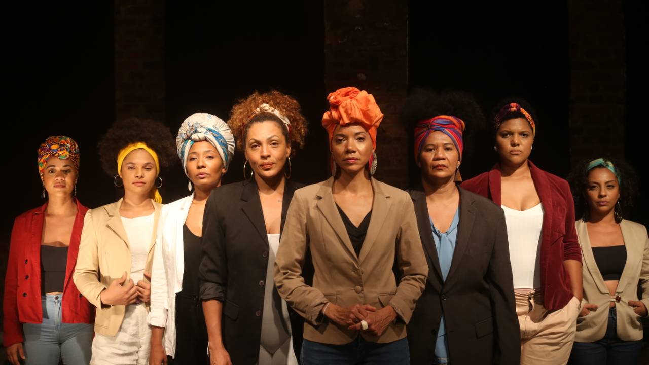 As atrizes Verônica Bonfim, Ândrea Cordeiro, Andrea Bak, Dai Ramos, Darlene Santos, Iane de Jesus, Nádia Bittencourt e Janamô