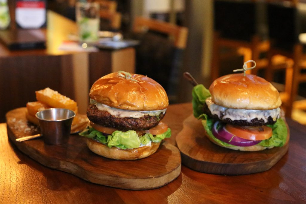 Fogo de Chão: hambúrguer em promoção tem a carne moída na hora