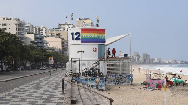 OrlaRio vai colorir os postos de salvamento com as cores da bandeira do arco-íris
