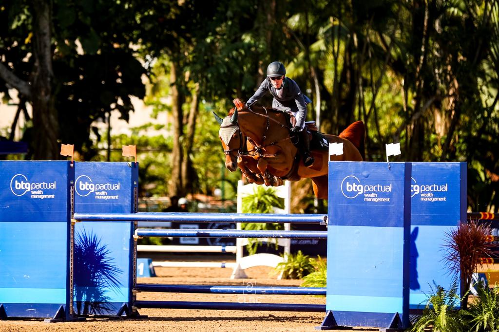 Com entrada franca, competição de hipismo reúne elite do esporte na Lagoa