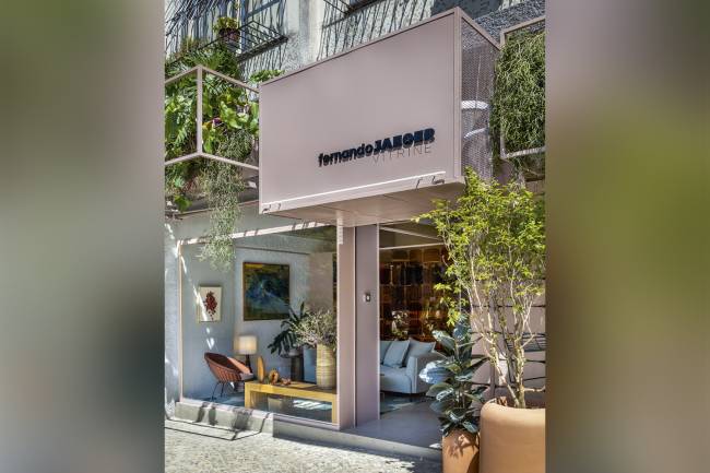 Fernando Jaeger inaugura novo espaço de design com vitrine efervescente