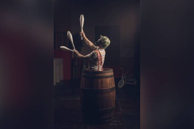 Lá vem o Chaves: circo mágico apresenta números com personagens da série