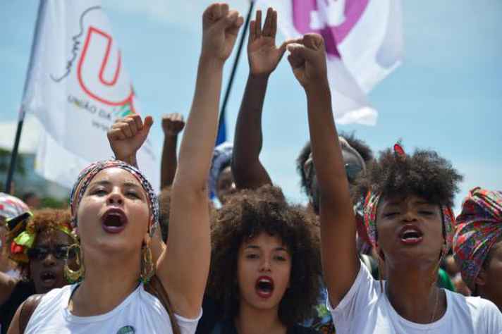 Mulheres em protesto a favor da causa feminista.