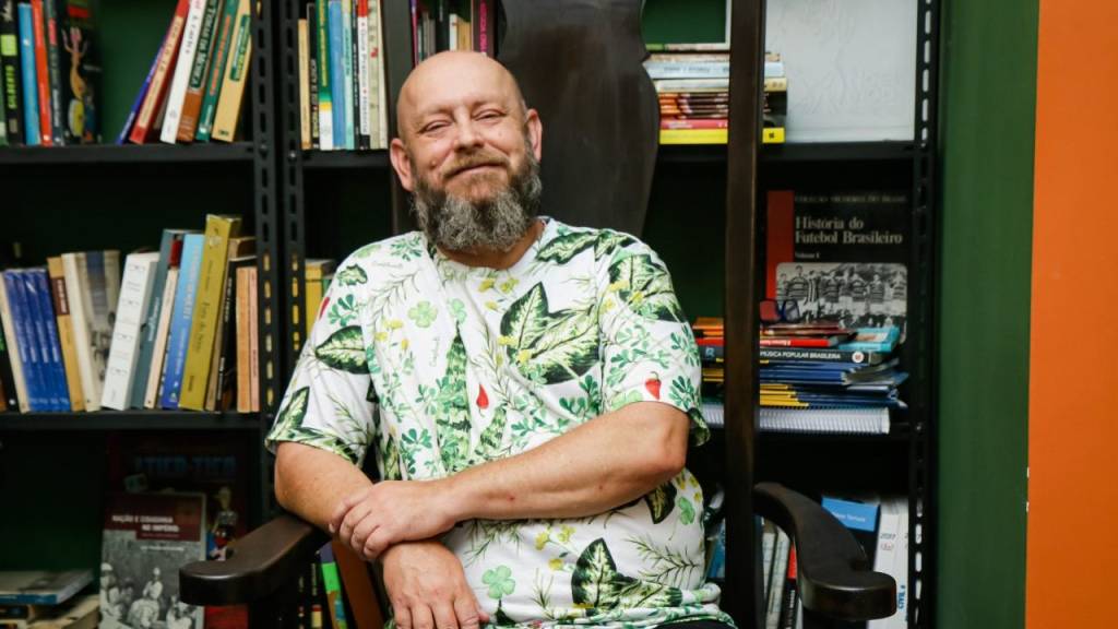 Luiz Antonio Simas dará palestra sobre santos juninos na Bienal do Livro