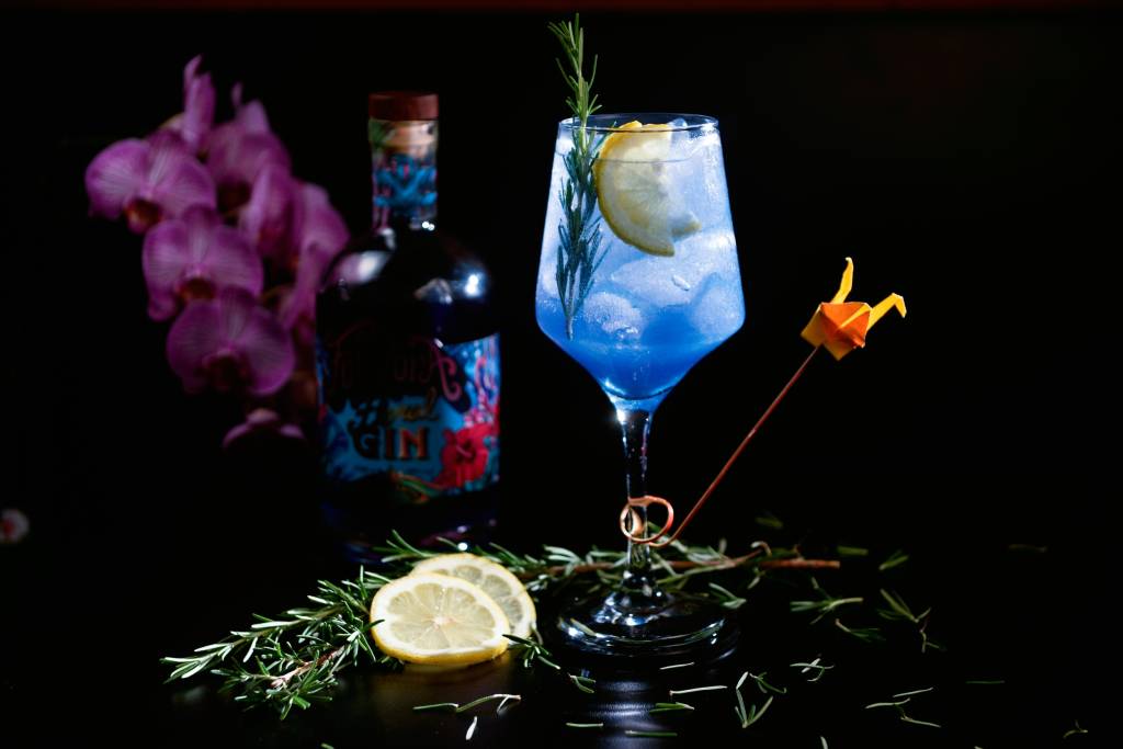 Nos embalos do Dia do Rock, bares capricham em drinques e sobremesas