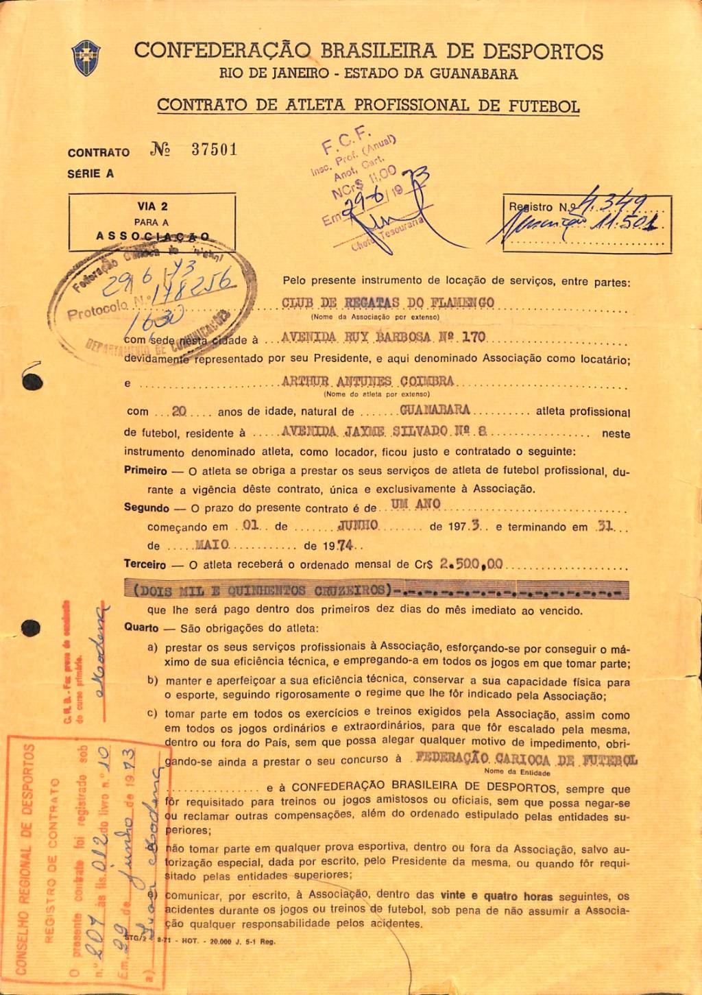 WhatsApp Image 2023-07-03 at 16.47.36 (1) Contrato: Galinho de Quintino assinou com Flamengo em 1973, para receber salário de 2 500 cruzeiros.