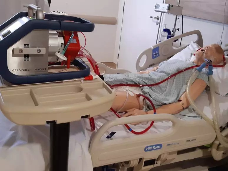 Simulação do uso da terapia ECMO divulgação Hospital santa catarina
