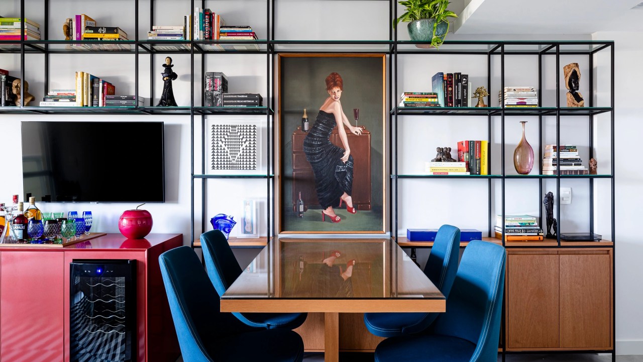 Loft de 45 m² ganha décor descolado baseado na coleção de arte do morador