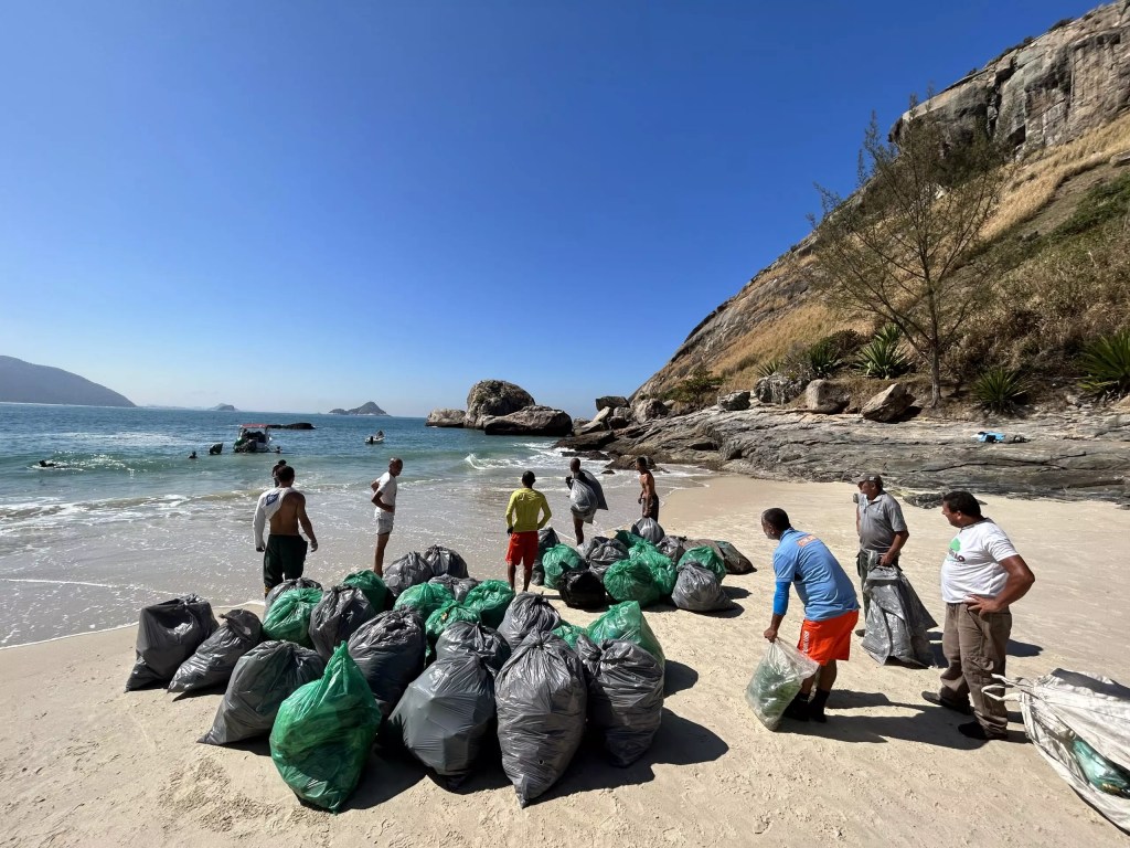 Falta consciência: mais de duas toneladas de lixo são removidas de praias