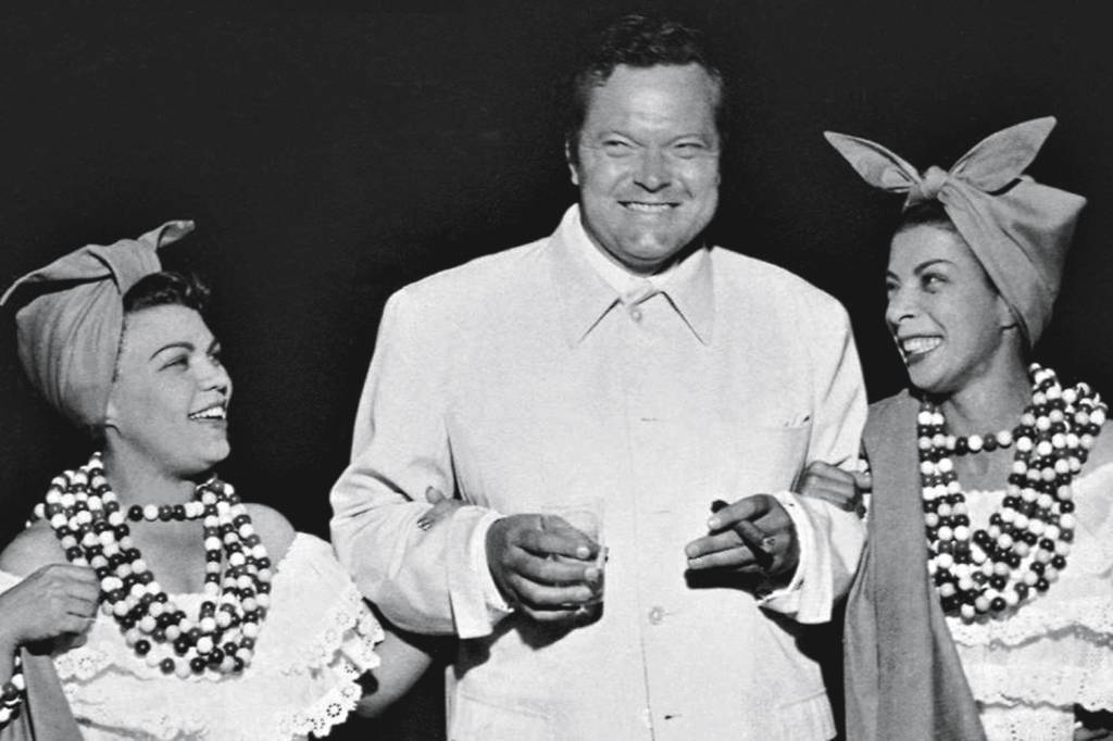 Orson-Welles-com-as-cantoras-Ademilde-Fonseca-e-Elizete-Cardoso-no-baile-do-Copa-Foto–Divulgação-Copacabana-Palace.jpg Orson Welles