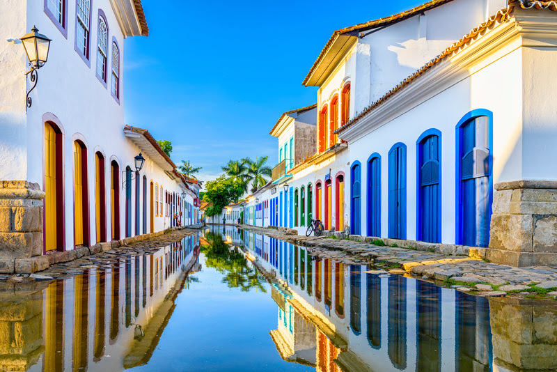 Paraty: cenário da cidade histórica é moldura do evento de cachaça e cultura