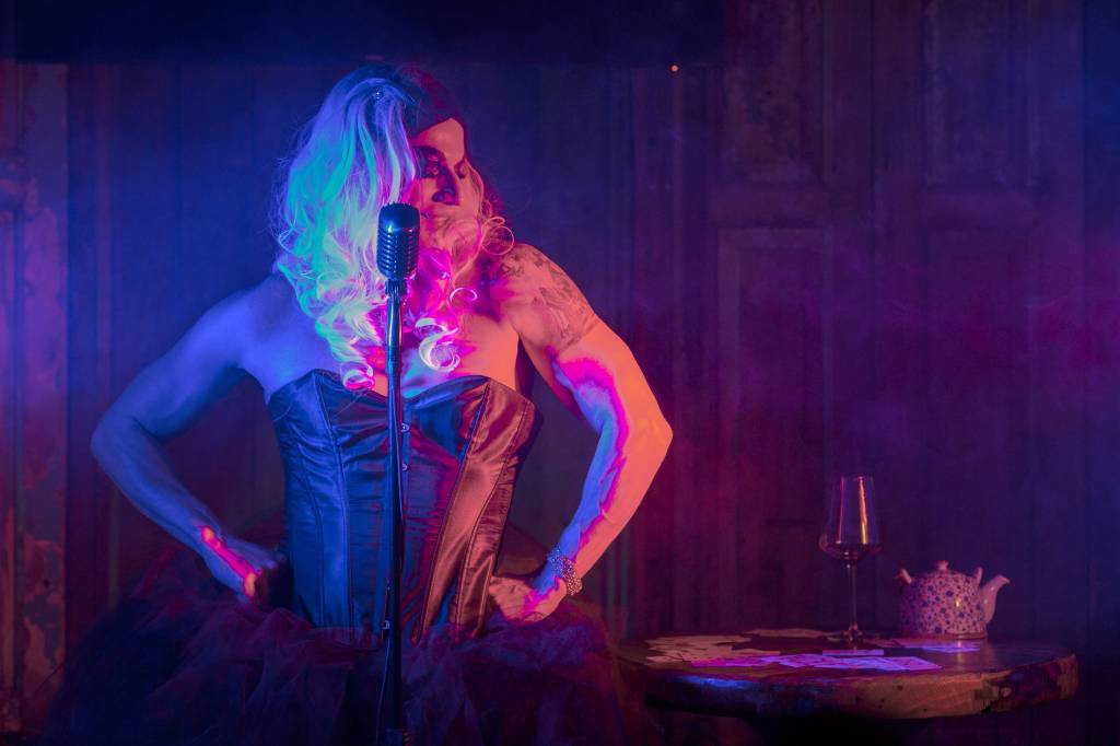 Ator fala do desafio de viver uma drag no cinema