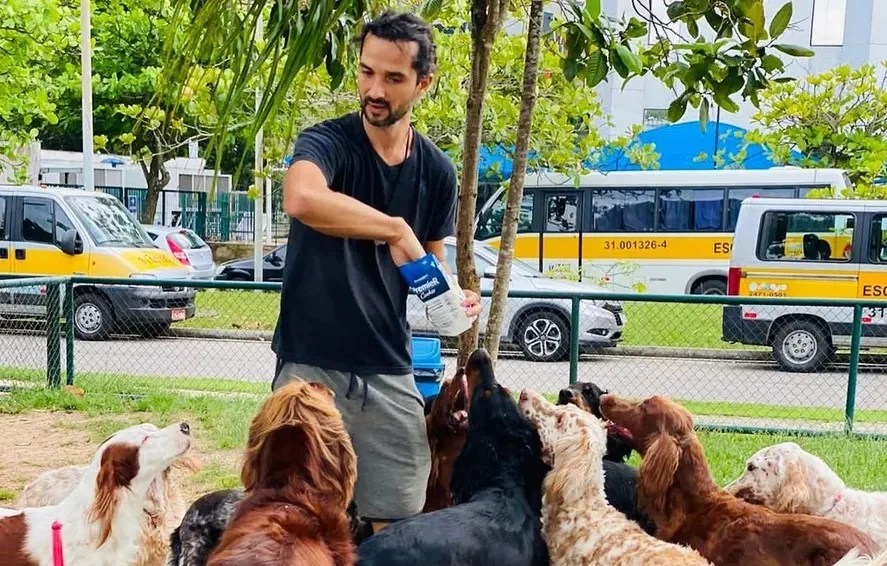 Jeff Machado e seus cachorros