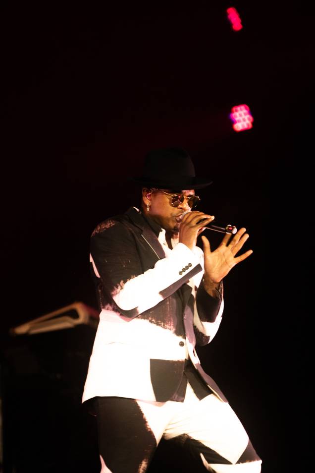 Ne-Yo tocou Irreplaceable em seu show no The Town