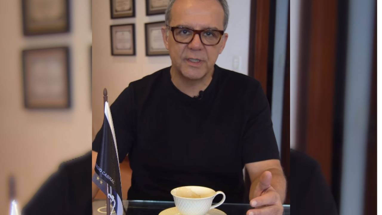 Foto mostra Sérgio Cabral falando em vídeo