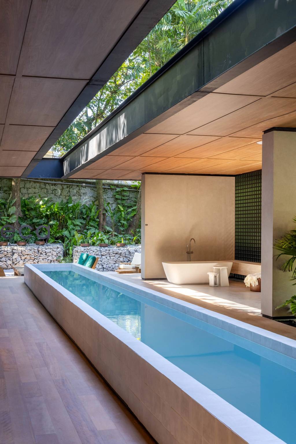 joao-panaggio-pavilhao-deca-casacor-rio-de-janeiro-2023-credito-andre-nazareth-2 Pavilhão Deca traz a água como referencial arquitetônico na CASACOR Rio