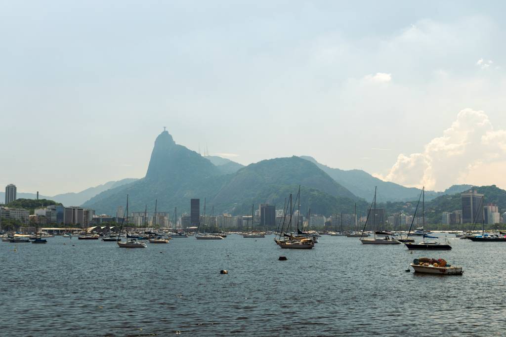 Rio ganha show de drags em barco na Baía de Guanabara