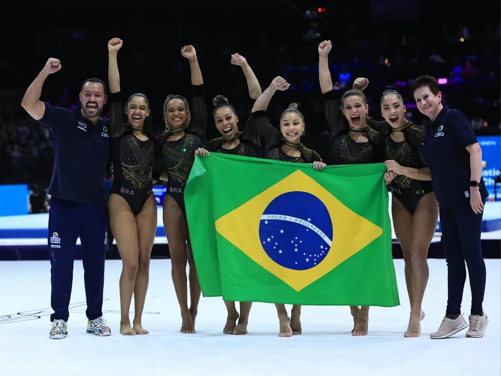 ginastica-brasil-prata-mundial-bandeira