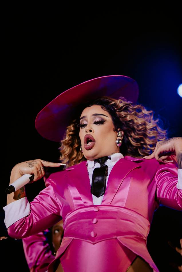 Gloria Groove levantou o público que lotou a Marquês de Sapucaí Gloria Groove levantou o público que lotou a Marquês de Sapucaí