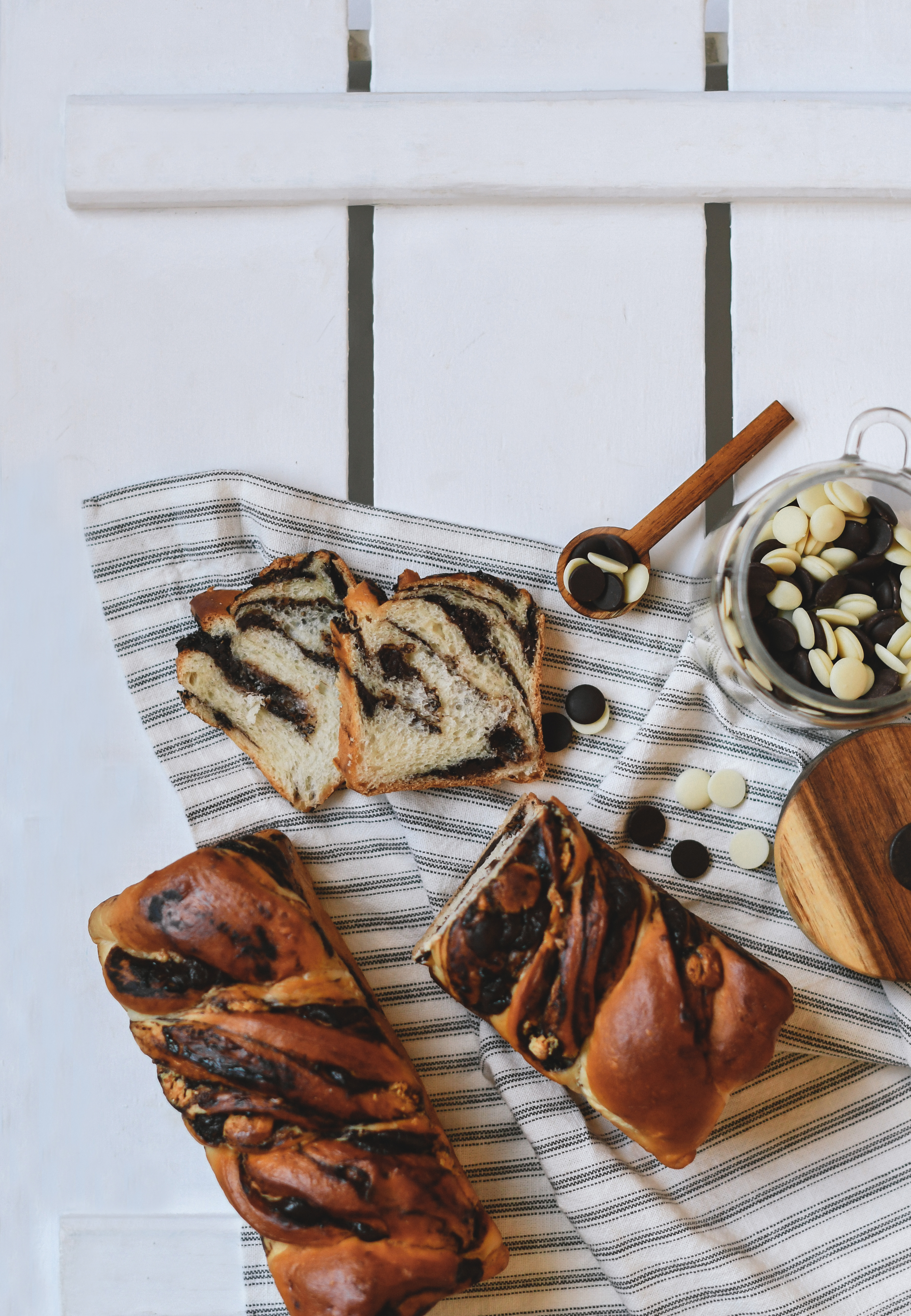 Primavera: babkas recheados com chocolates nas vitrines