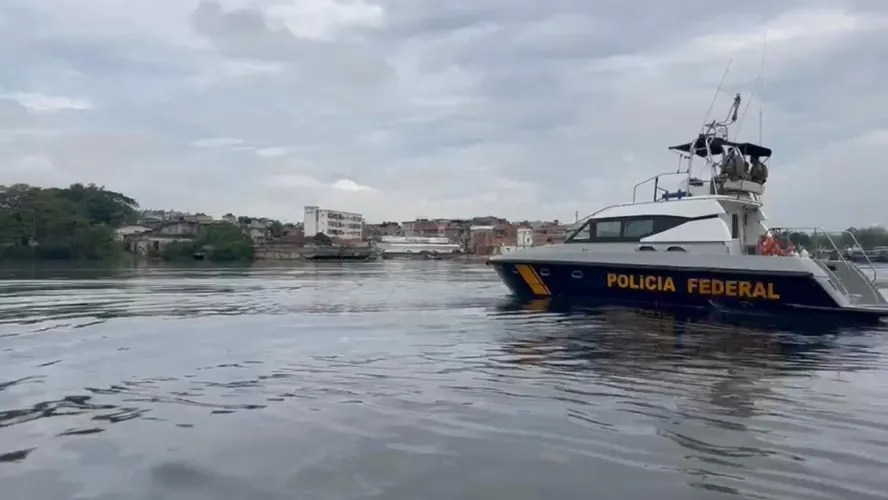 Lancha da Polícia Federal em patrulhamento na Baía de Guanabara Divulgação Polícia Federal