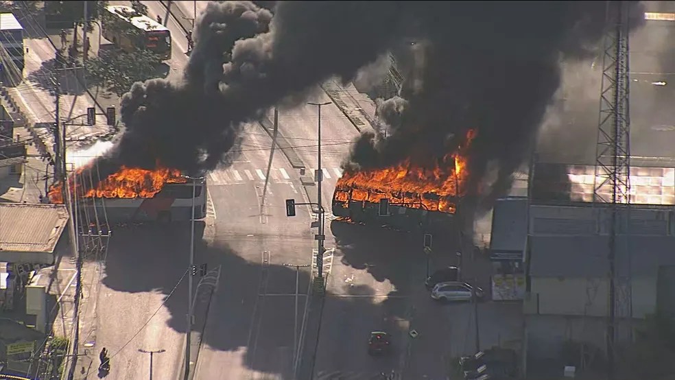 Ônibus-incendiados-zona-oeste-após-morte-miliciano