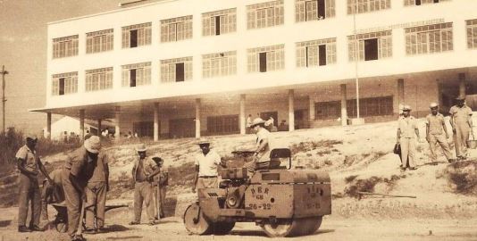 Obra de construção do colégio estadual Clovis Monteiro, década de 1960