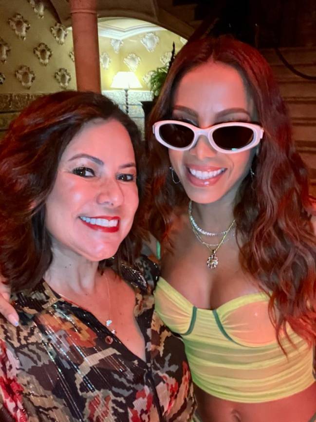 renata araújo e anitta festa do spotify