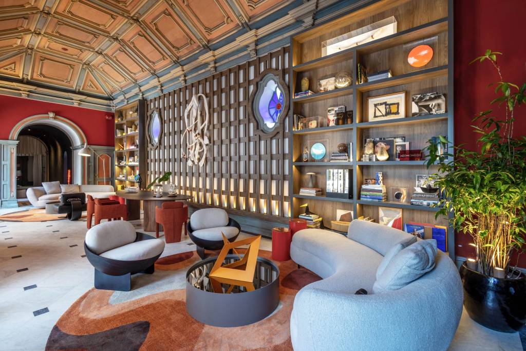 Maximalismo: 15 ambientes da CASACOR provam que nem sempre menos é mais