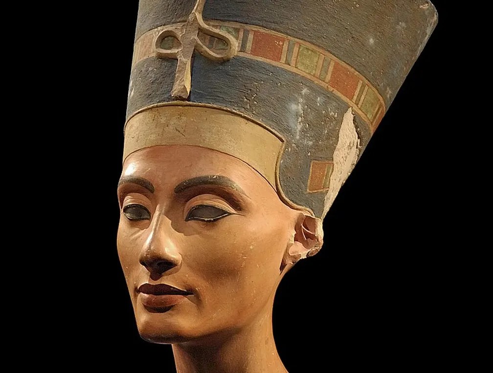 Manto Tupinambá x canhão histórico: porque é difícil devolver bens pilhados